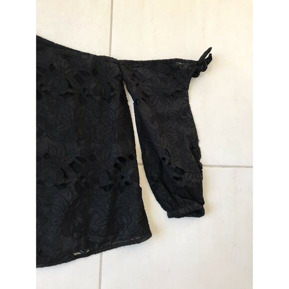 Line & Dot One Shoulder Floral Laser Cut Top - Picture 5 of 11